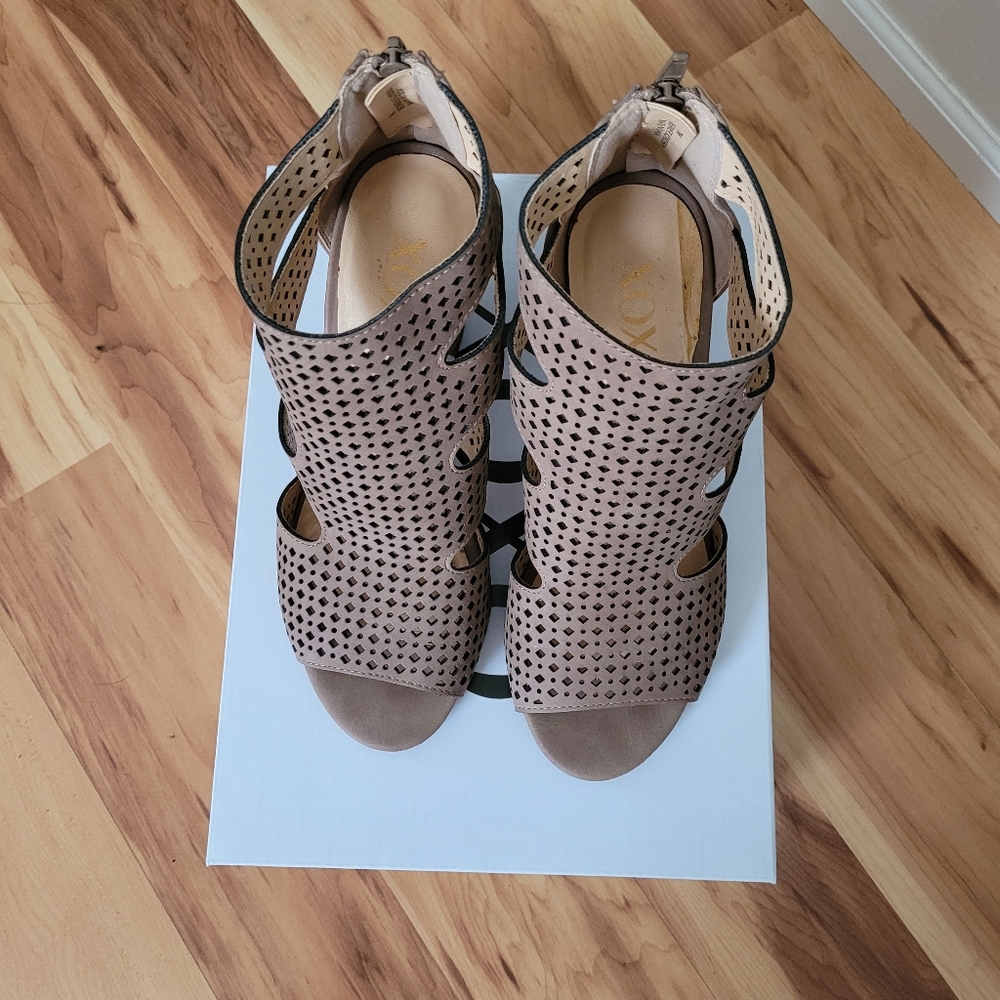 XOXO Womens Tan Cutout Heels in size 7 - Picture 3 of 7